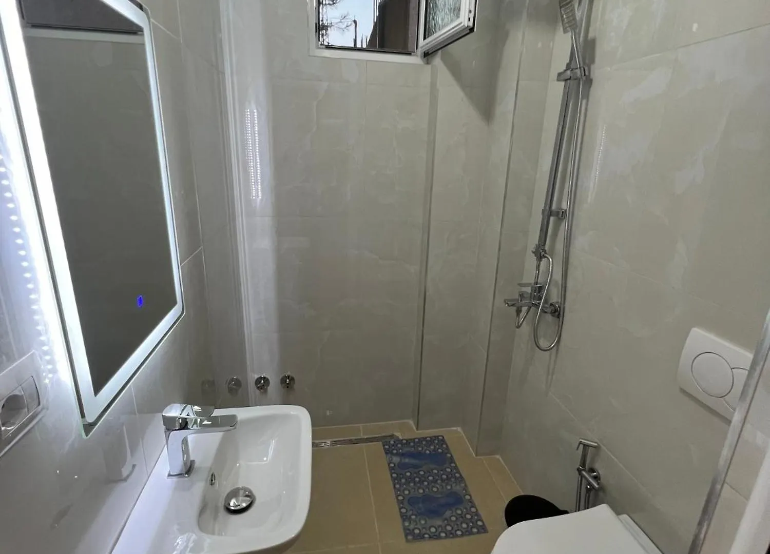 Anna Rooms Sarande